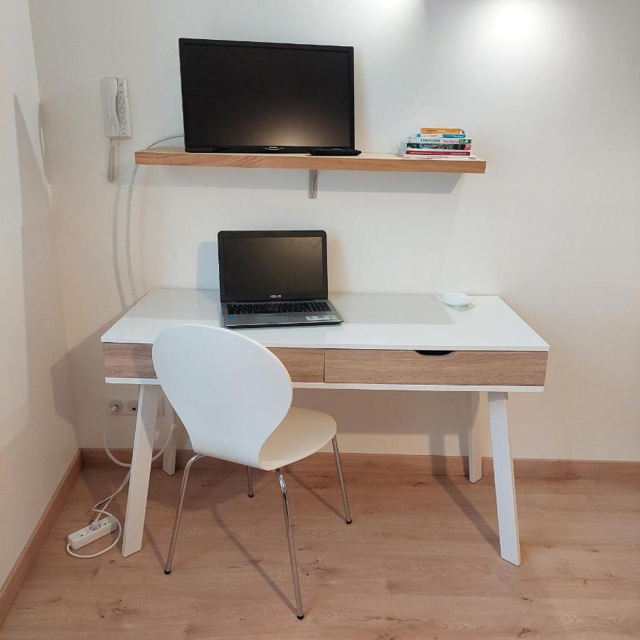 Appart Face Au Mail Limoges Buitenkant foto
